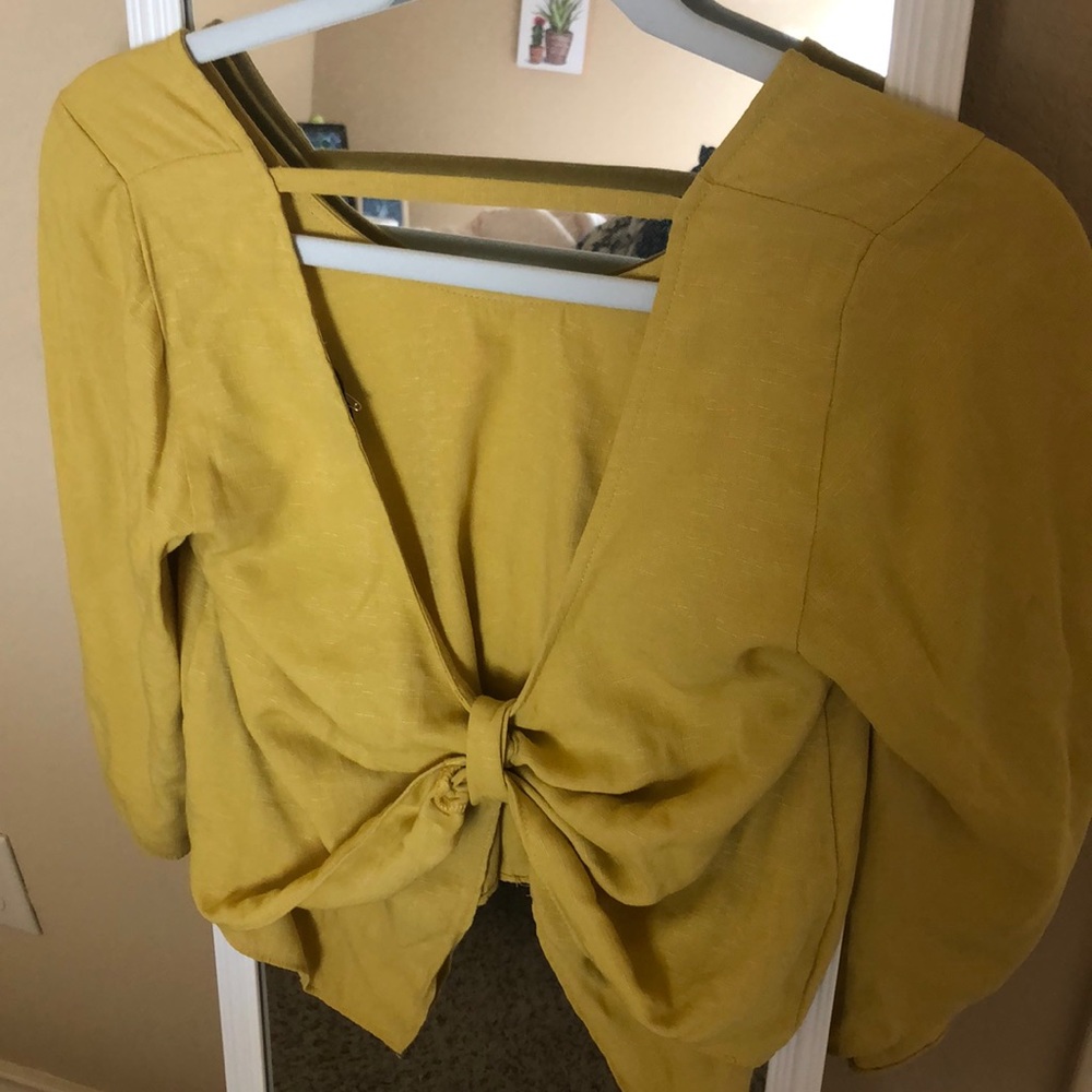 Open back, crop top - Picture 2 of 2